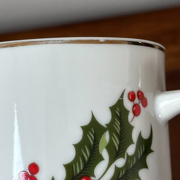Vintage Porcelain Christmas Holly Mug Made in Japan Pedestal Cup Gold Trim - Picture 8 of 9